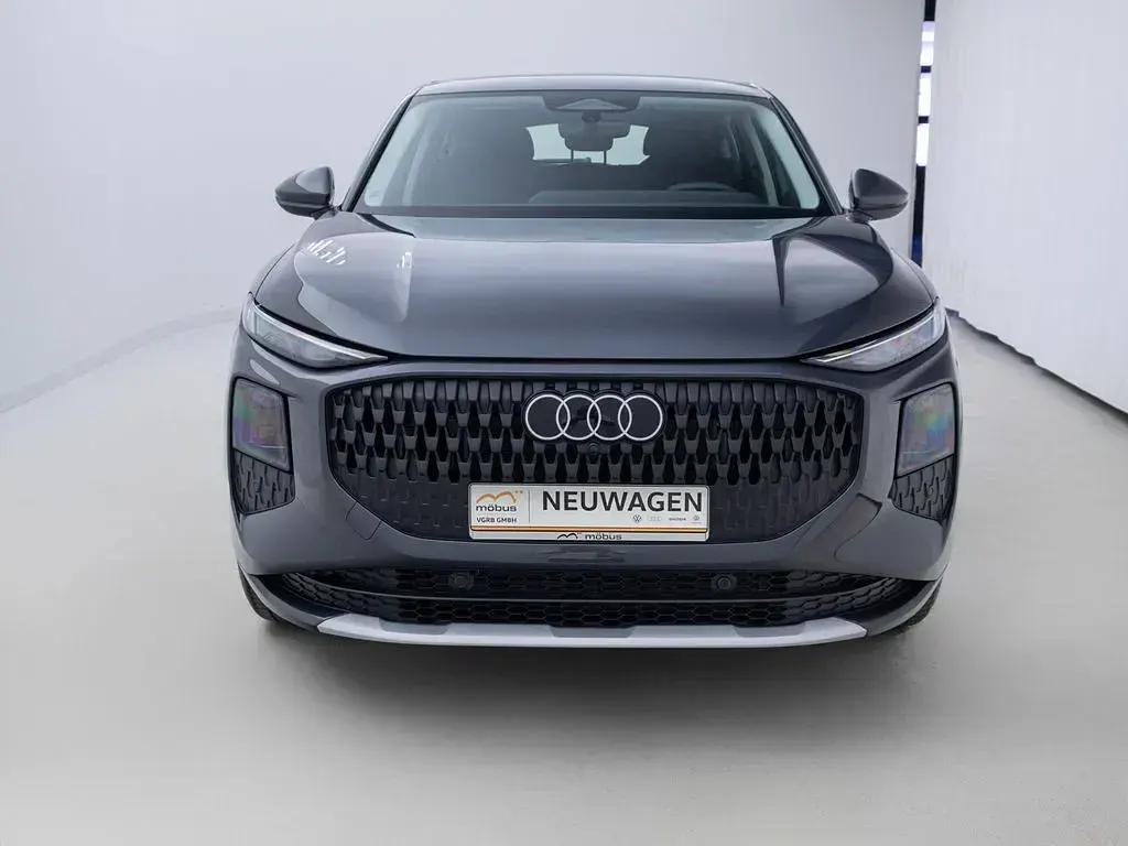 Neu Audi Q3 Sportback Sport 150 PS (110 kW) 2026 Grau SUV