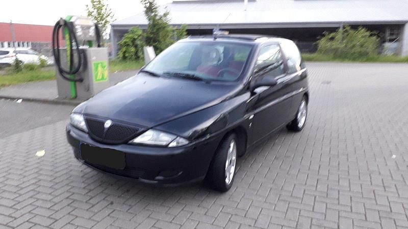 Schwarz Gebraucht 2001 Lancia Ypsilon Kleinwagen | 1.290 € - Bild 1/4