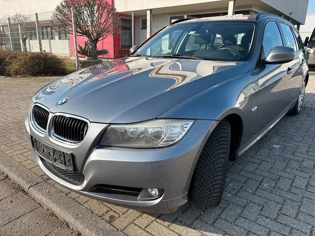 Gebraucht BMW 318 Comfort Edition 143 PS (105 kW) 2012 Grau Kombi