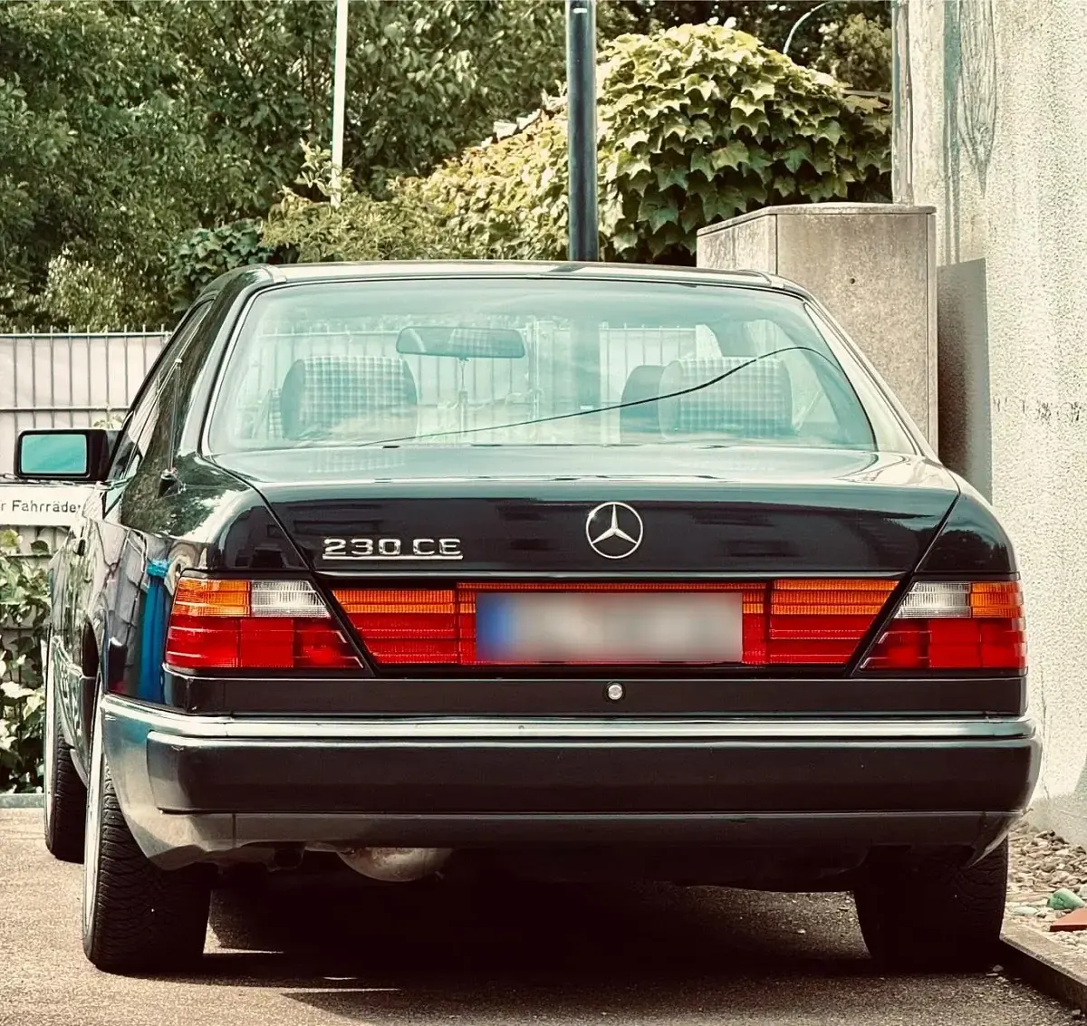 Gebraucht Mercedes E230 136 PS (100 kW) 1989 Schwarz Coupé