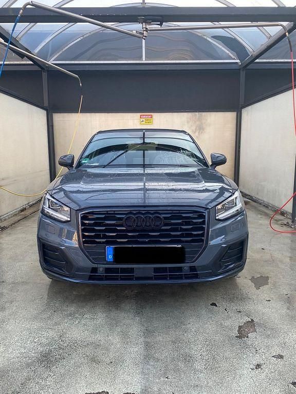 Gebraucht Audi Q2 Design 150 PS (110 kW) 2017 Grau SUV