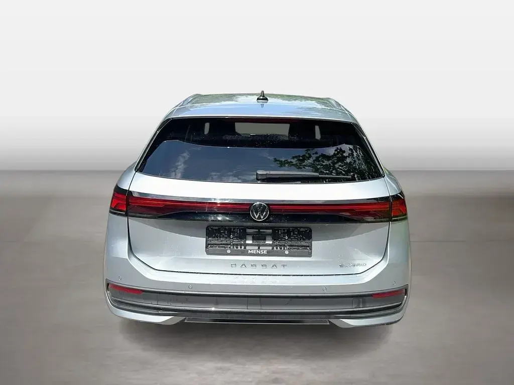 Gebraucht VW Passat Business 150 PS (110 kW) 2025 Oyster silver Kombi