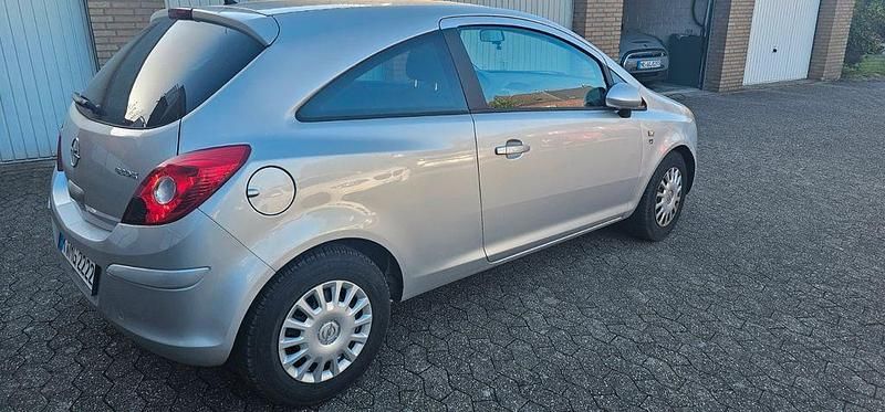 Gebraucht Opel Corsa Innovation 69 PS (50 kW) 2010 Silber Kleinwagen