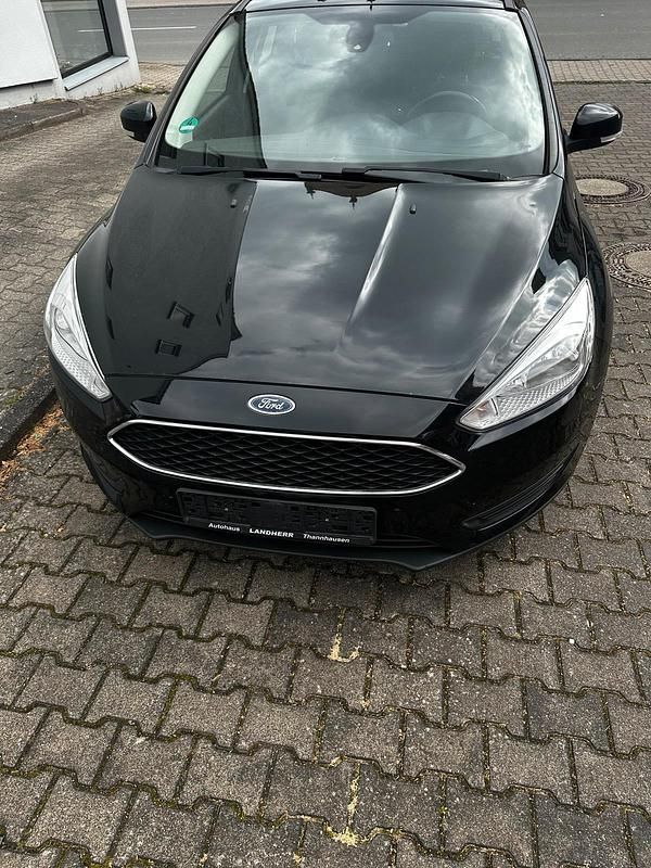 Gebraucht Ford Focus 101 PS (74 kW) 2017 Schwarz Kombi