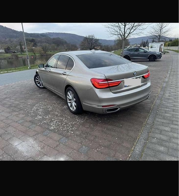 Gebraucht BMW 730 265 PS (194 kW) 2016 Grau Limousine
