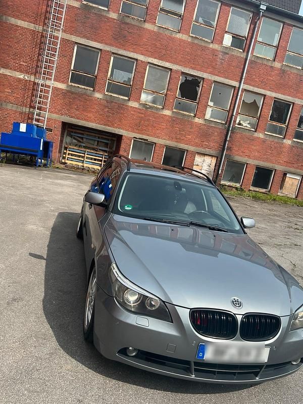 Gebraucht BMW 525 215 PS (158 kW) 2005 Grau Kombi