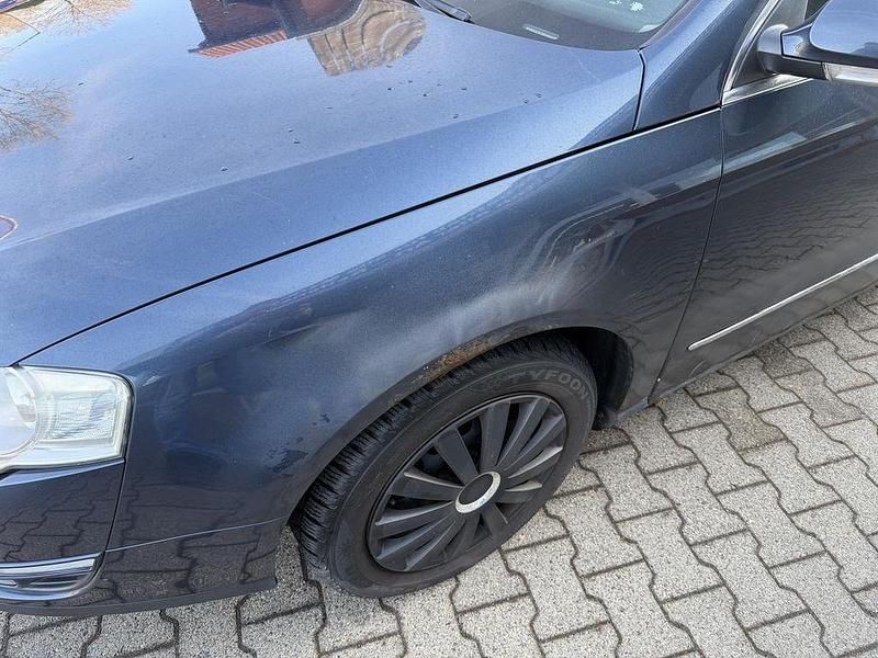 Gebraucht VW Passat Comfortline 116 PS (85 kW) 2005 Blau Limousine