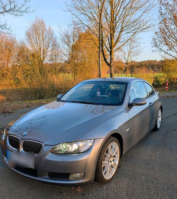 Silber Gebraucht 2006 BMW 330 Coupé | 9.499 € (Fairer Preis) - Bild 1/4