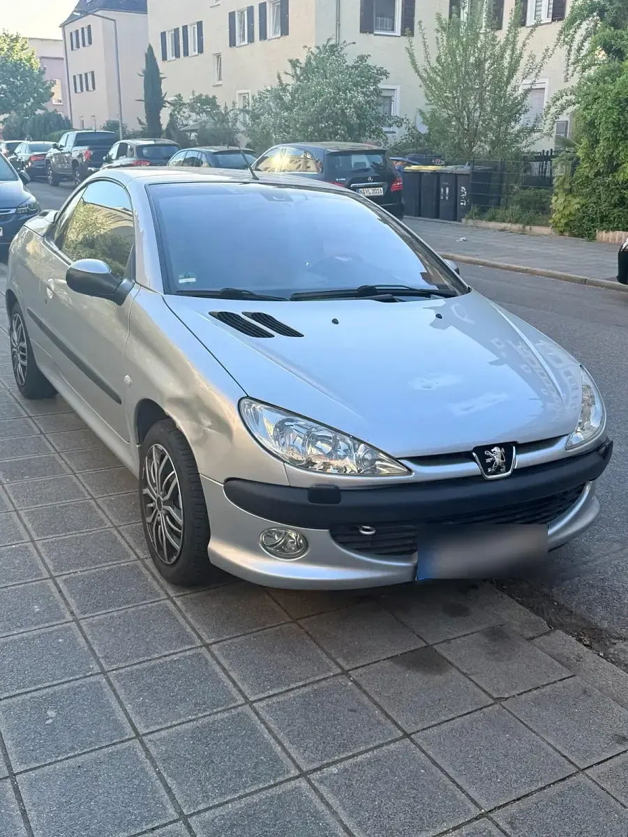 Gebraucht Peugeot 206 CC 109 PS (80 kW) 2002 Silber Cabrio