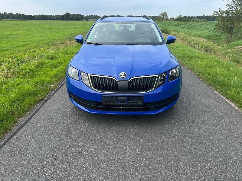 Blau Gebraucht 2018 Skoda Octavia Kombi | 7.000 € (Superpreis) - Bild 1/4