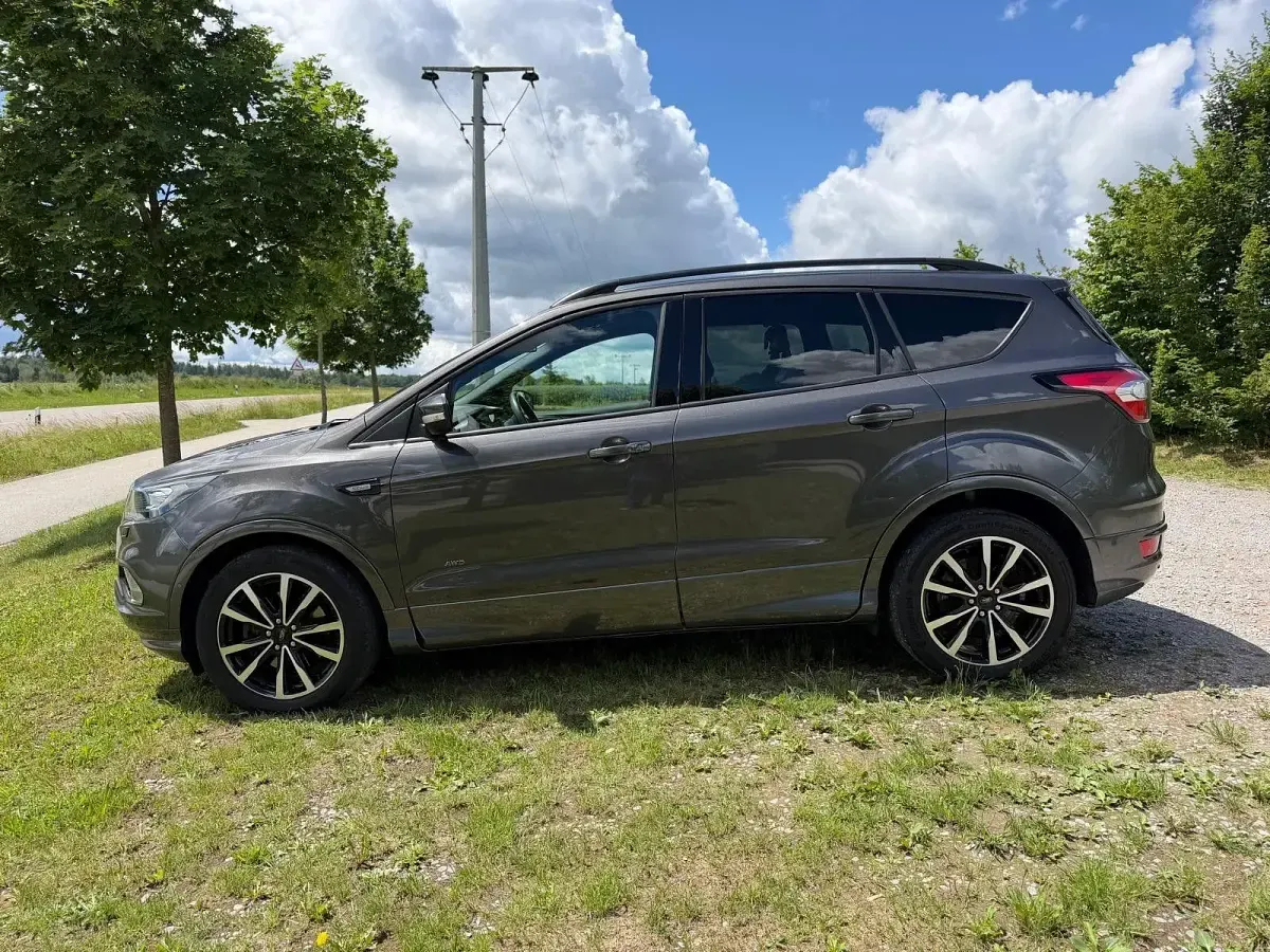 Gebraucht Ford Kuga ST-Line 179 PS (131 kW) 2018 Grau SUV