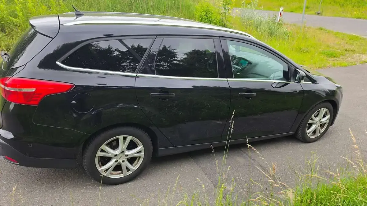 Gebraucht Ford Focus Titanium 125 PS (91 kW) 2017 Schwarz Kombi