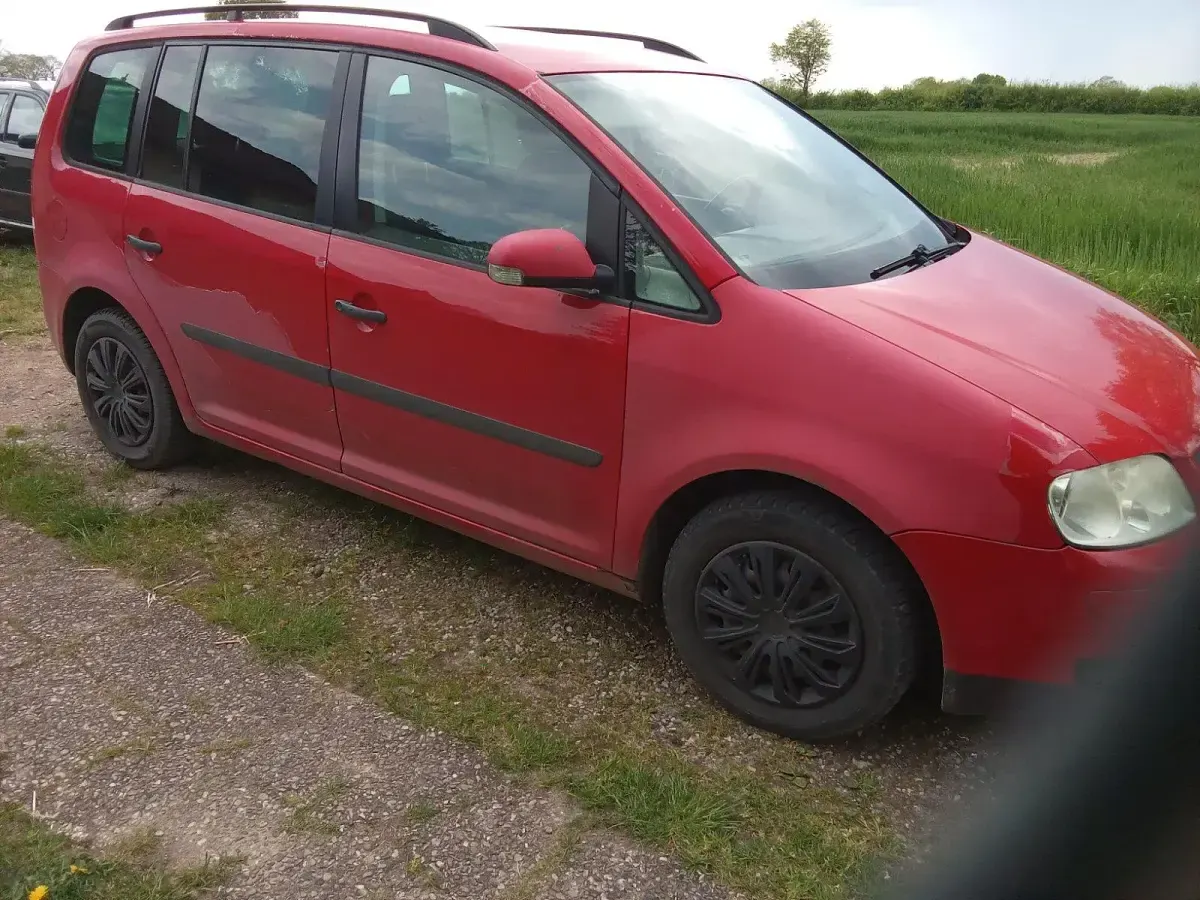 Używany VW Touran 105 KM (77 kW) 2003 Czerwony Minivan