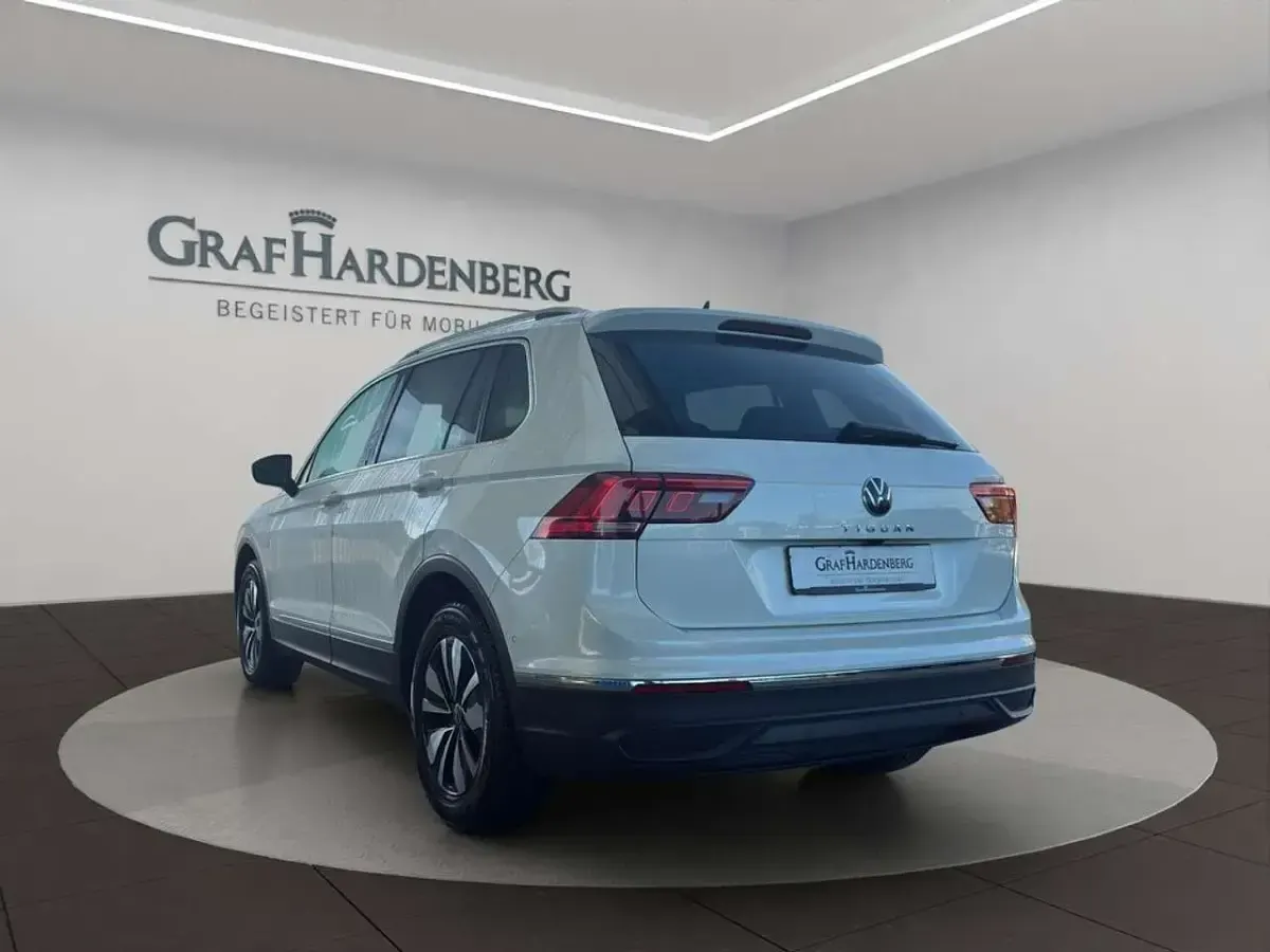 Second-hand VW Tiguan Move 150 CP (110 kW) 2024 Alb SUV