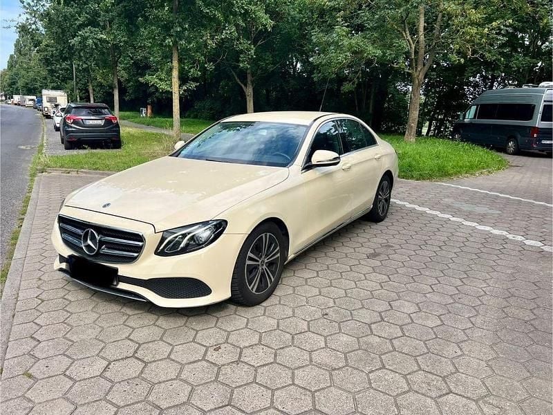 Beige Gebraucht 2020 Mercedes E200 Avantgarde Limousine | 10.500 € (Guter Preis) - Bild 1/4