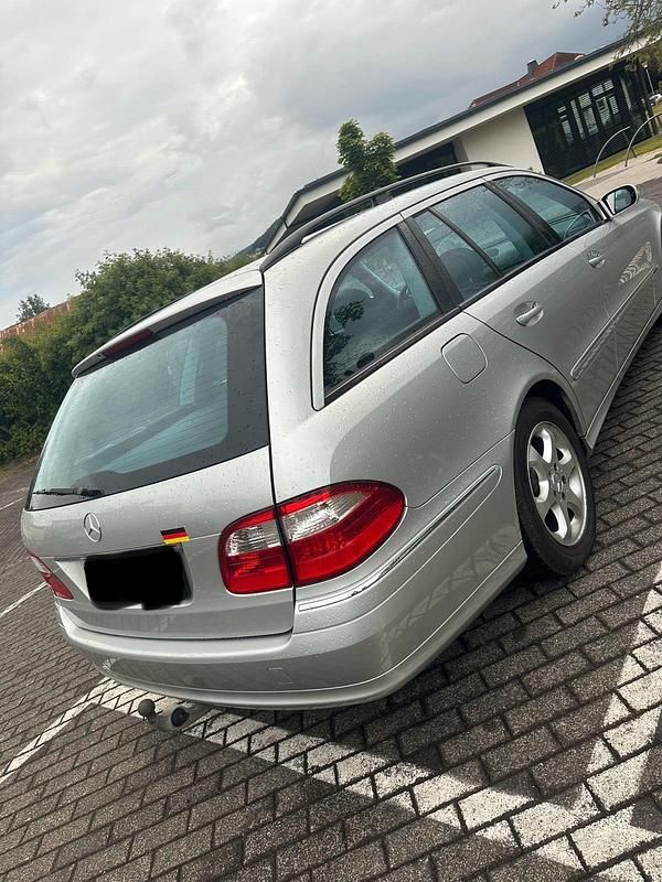 Gebraucht Mercedes E320 204 PS (150 kW) 2005 Grau Kombi