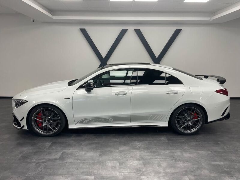 Weiß Gebraucht 2023 Mercedes CLA45 AMG AMG Limousine | 69.850 € - Bild 1/4