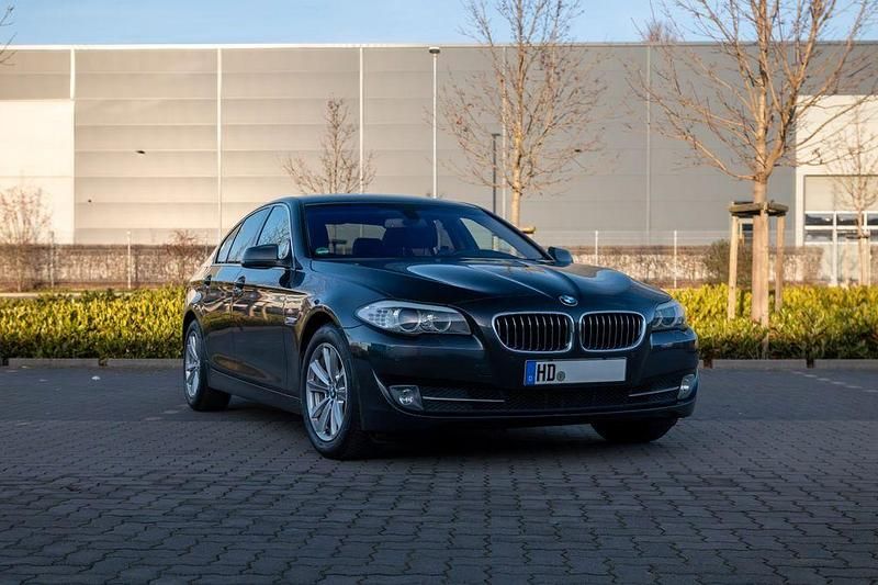 Gebraucht BMW 528 Sport Line 258 PS (189 kW) 2011 Schwarz Limousine
