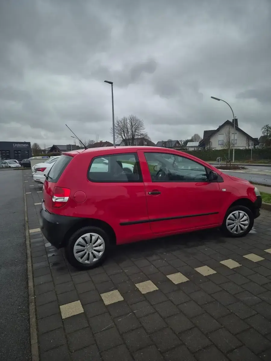 Używany VW Fox 55 KM (40 kW) 2008 Czerwony Hatchback