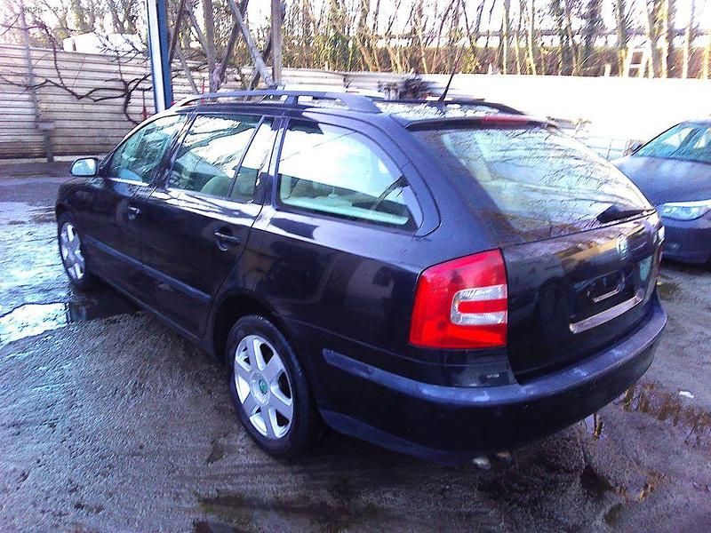 Schwarz Gebraucht 2006 Skoda Octavia Elegance Kombi | 750 € (Superpreis) - Bild 1/4