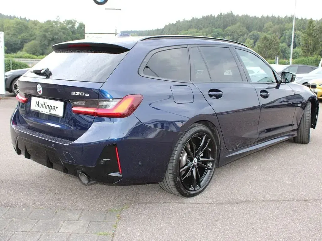 Gebraucht BMW 330e M Sport 292 PS (214 kW) 2022 Blau Limousine