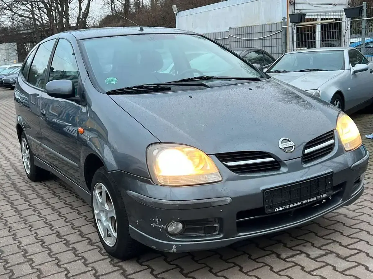 Gebraucht Nissan Almera Tino Acenta 116 PS (85 kW) 2004 Grau Van / Kleinbus