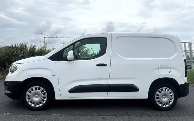 Second-hand Opel Combo 102 CP (75 kW) 2018 Alb Monovolum