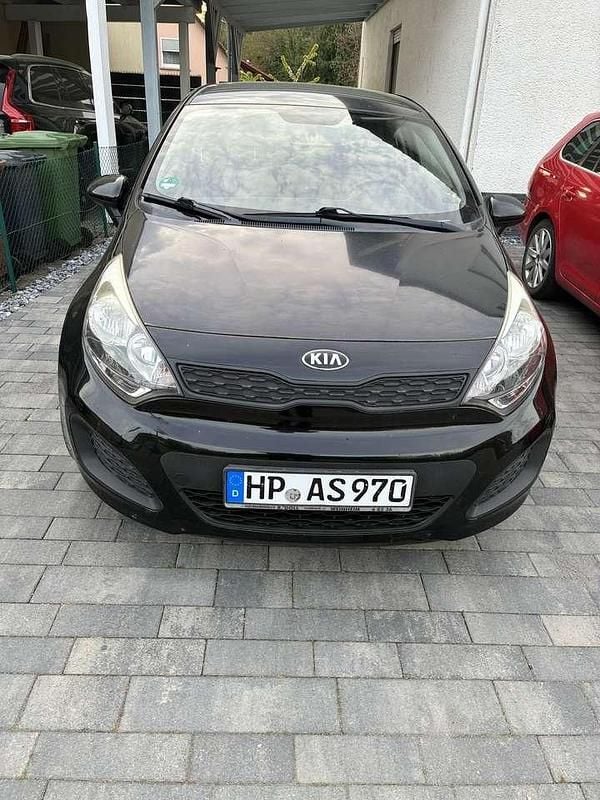 Second-hand Kia Rio 75 CP (55 kW) 2014 Negru Hatchback
