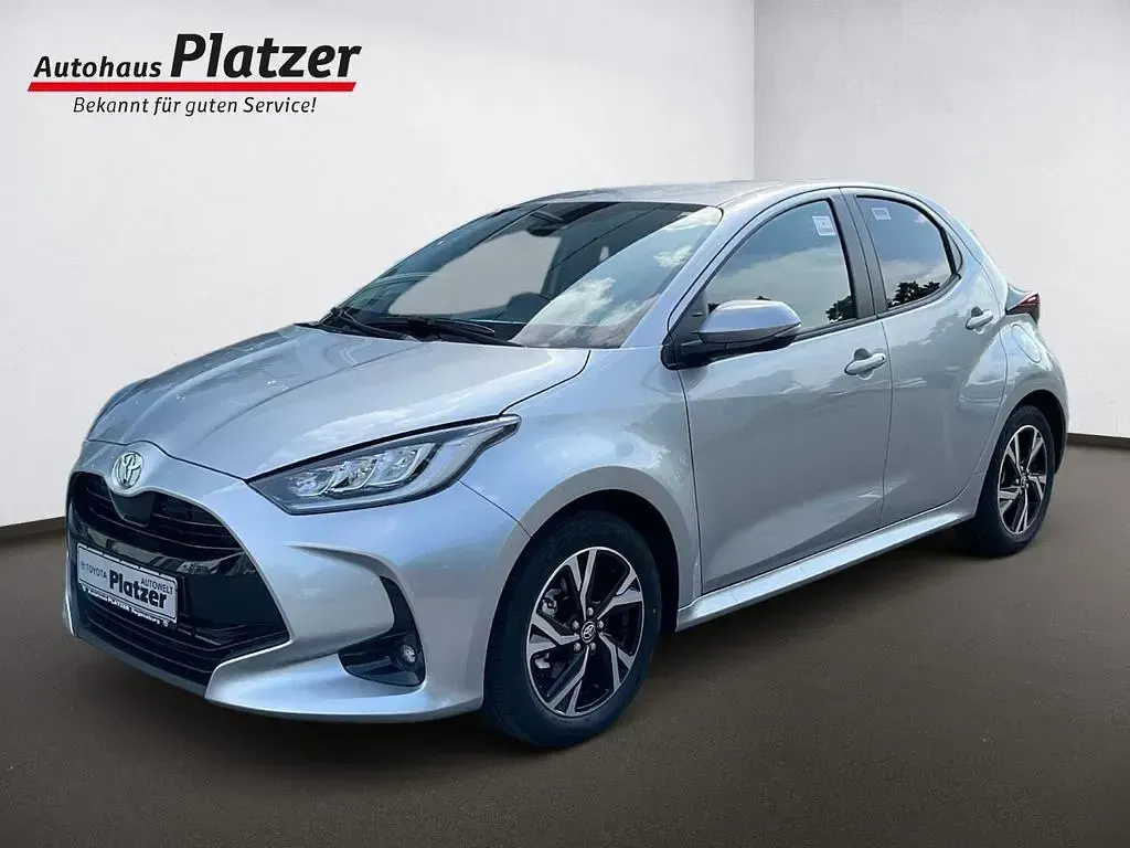 Neu Toyota Yaris 92 PS (67 kW) 2026 Silber Kleinwagen