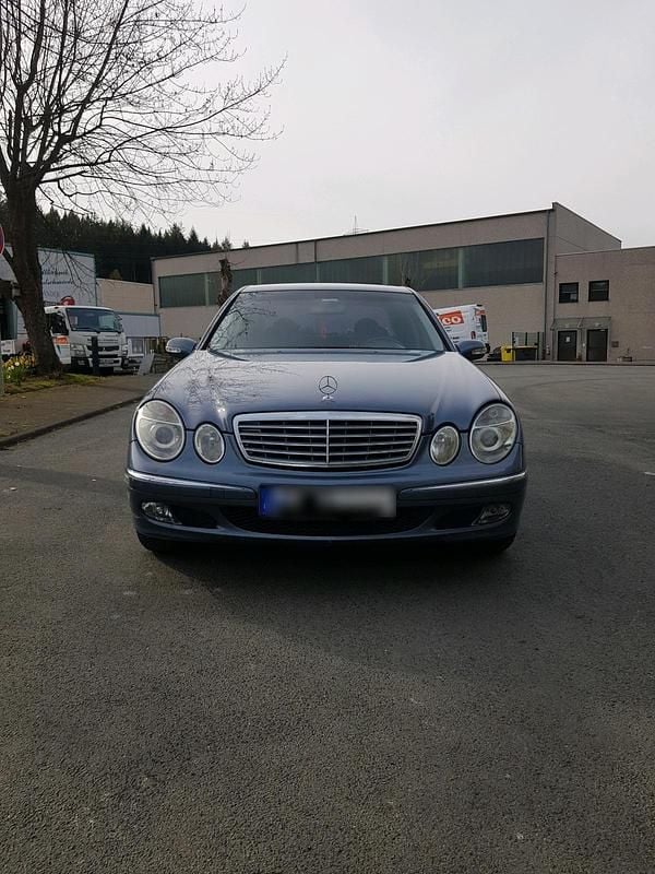 Second-hand Mercedes E220 150 CP (110 kW) 2004 Albastru Berlinǎ