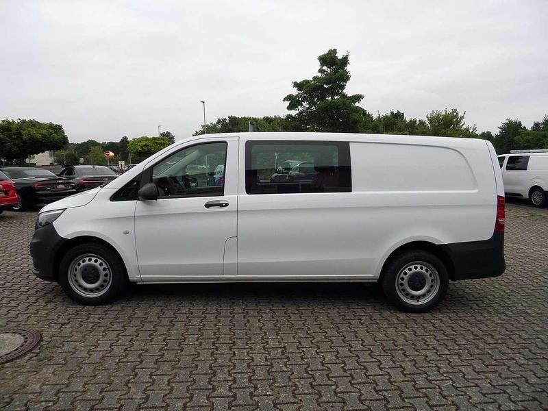 Arktikweiss Gebraucht 2022 Mercedes Vito Van / Kleinbus | 27.490 € (Superpreis) - Bild 1/4