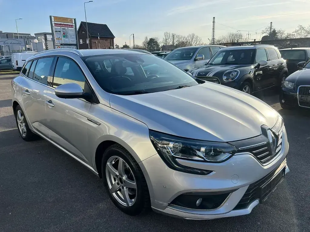 Gebraucht Renault Mégane IV Intens 131 PS (96 kW) 2017 Silber Limousine