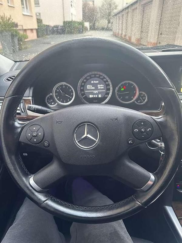 Gebraucht Mercedes E250 Elegance 204 PS (150 kW) 2010 Schwarz Kombi