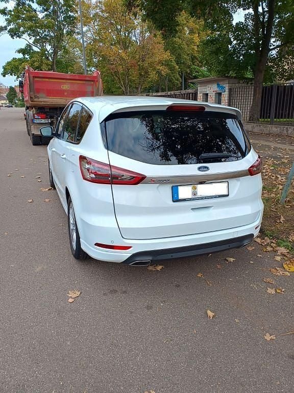 Weiß Gebraucht 2017 Ford S-MAX Titanium Van / Kleinbus | 12.950 € (Guter Preis) - Bild 1/4