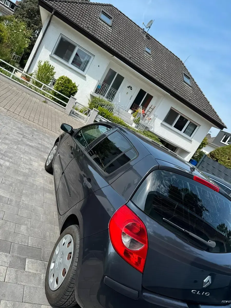 Gebraucht Renault Clio 75 PS (55 kW) 2007 Andere farben Kleinwagen