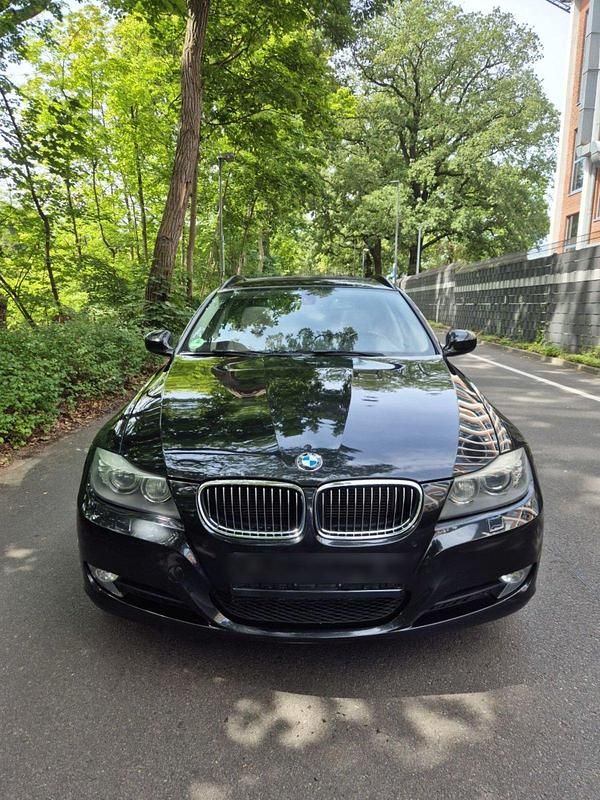 Schwarz Gebraucht 2010 BMW 330 Comfort Edition Kombi | 11.500 € (Guter Preis) - Bild 1/4