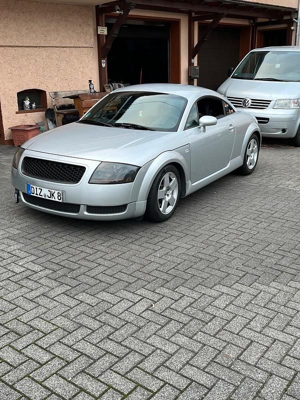 Second-hand Audi TT 180 CP (132 kW) 1998 Argintiu Coupe