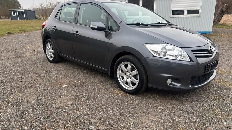 Gebraucht Toyota Auris 98 PS (72 kW) 2010 Grau Kleinwagen