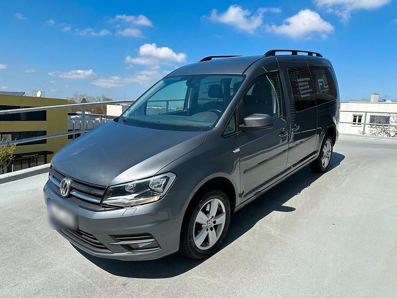Grau Gebraucht 2017 VW Caddy Maxi Trendline Van / Kleinbus | 14.900 € - Bild 1/4