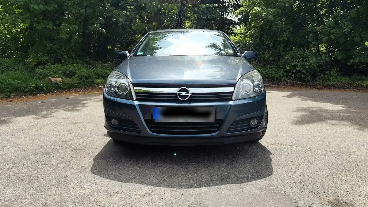 Używany Opel Astra Cosmo 140 KM (102 kW) 2006 Szary Sedan/Limuzyna