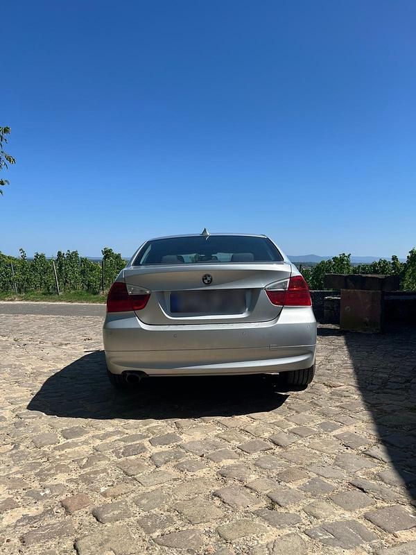 Gebraucht BMW 320 150 PS (110 kW) 2005 Grau Limousine