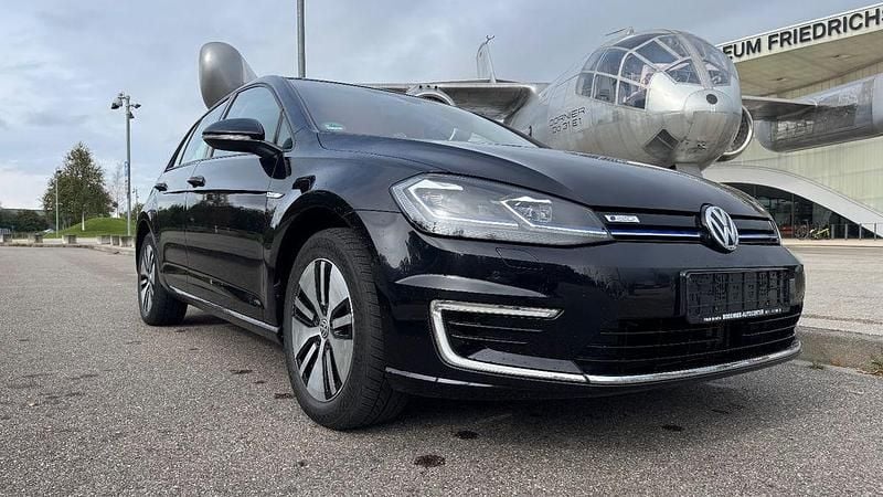 Deep black Gebraucht 2020 VW e-Golf Kleinwagen | 13.900 € (Fairer Preis) - Bild 1/4