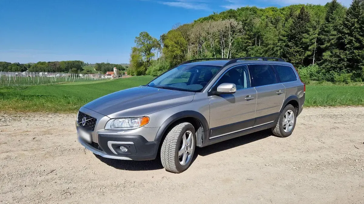 Gebraucht Volvo XC70 Summum 215 PS (158 kW) 2013 Gold Kombi