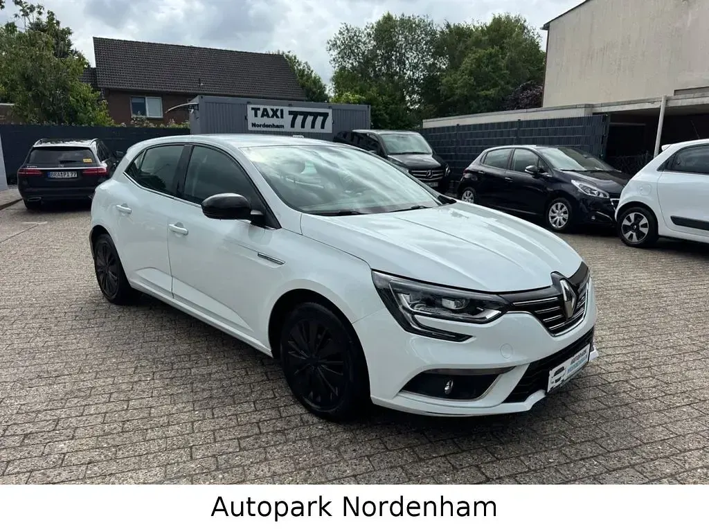 Gebraucht Renault Mégane LIMITED 116 PS (85 kW) 2018 Weiß Limousine
