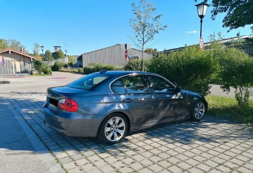 Gebraucht BMW 330 Sport Line 258 PS (189 kW) 2005 Grau Limousine