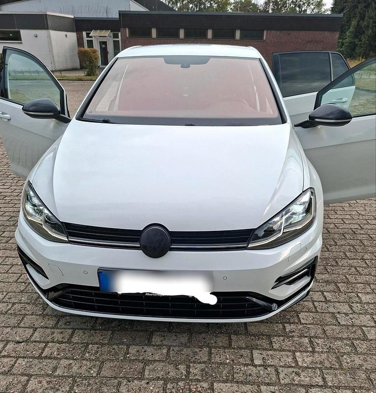 Weiß Gebraucht 2019 VW Golf VII R Kleinwagen | 24.000 € (Fairer Preis) - Bild 1/4