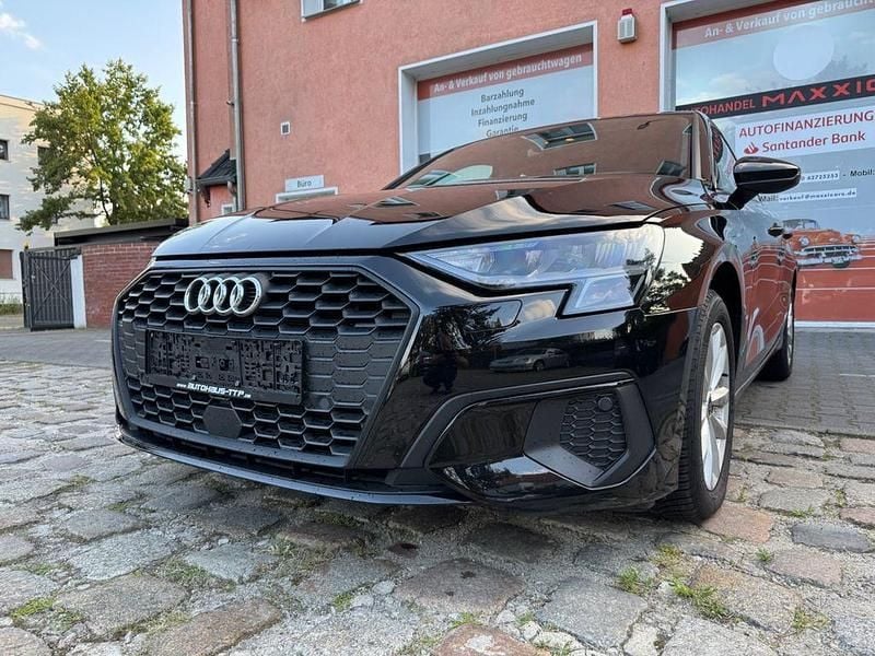 Schwarz Gebraucht 2023 Audi A3 Sportback Basis Limousine | 19.700 € (Guter Preis) - Bild 1/4