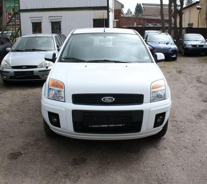 Gebraucht Ford Fusion Style 80 PS (58 kW) 2011 Weiß Kleinwagen