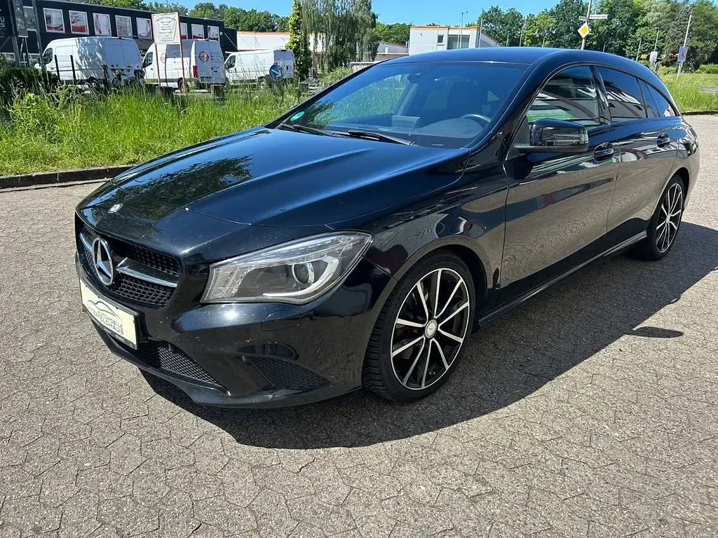 Gebraucht Mercedes CLA180 122 PS (89 kW) 2015 Schwarz Limousine