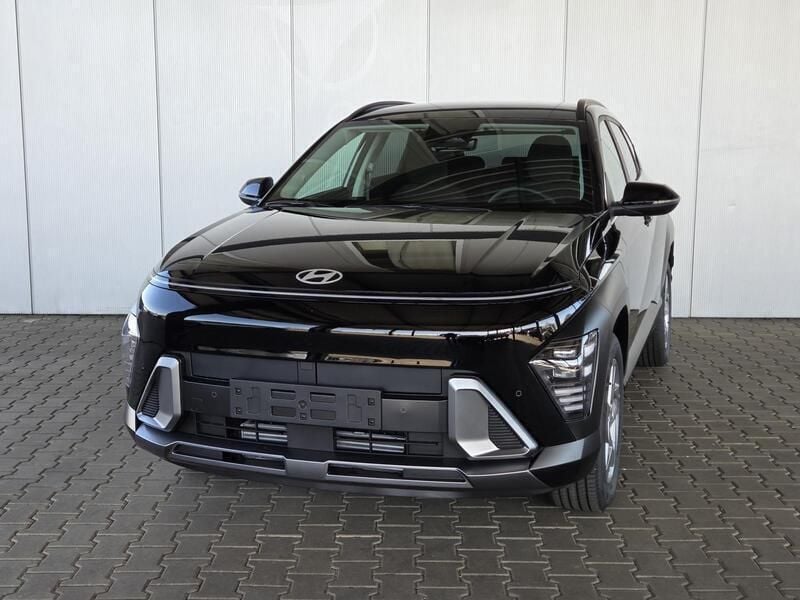Abyss black metallic Neu 2025 Hyundai Kona Prime SUV | 31.219 € (Fairer Preis) - Bild 1/4